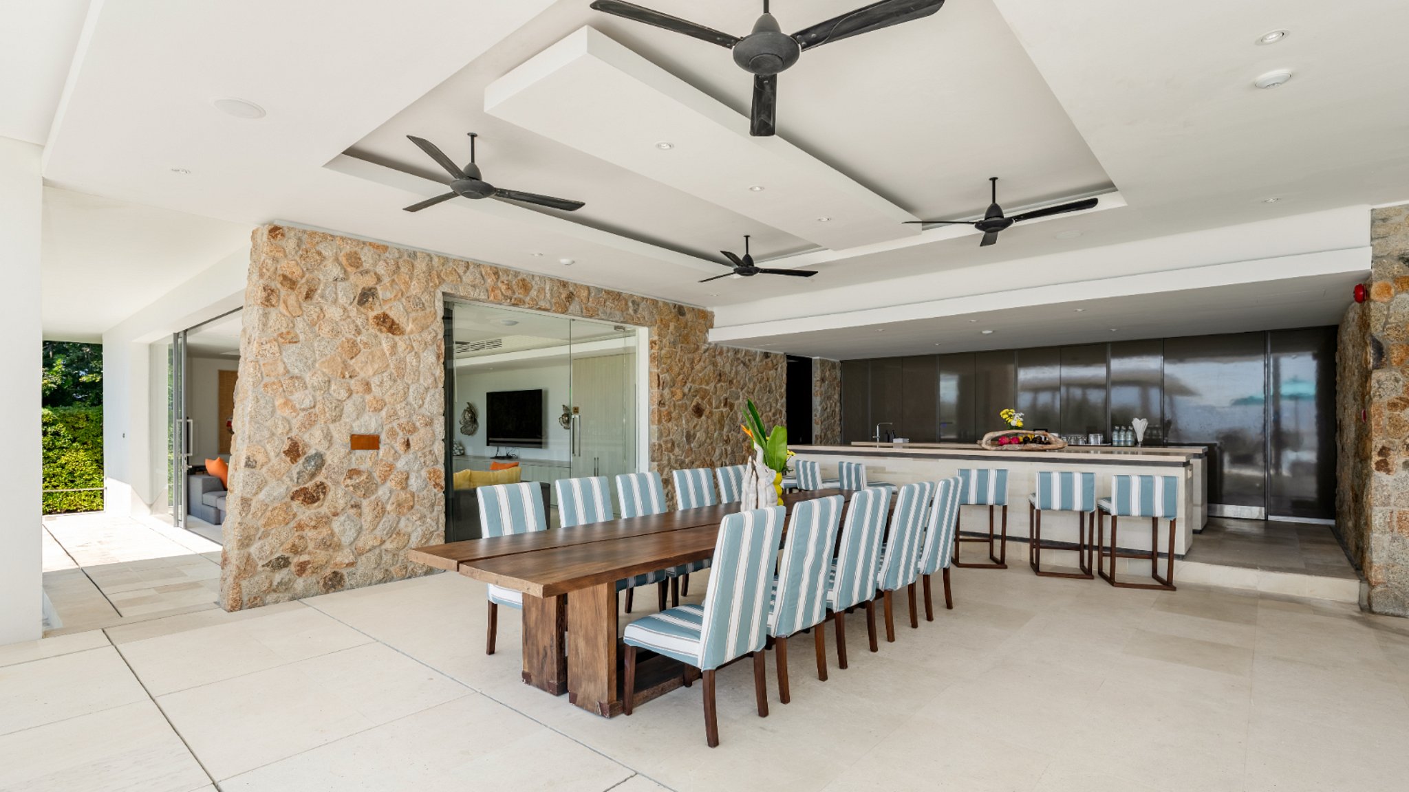 samujana-villa-22-v22-dining-and-kitchen-695f77441c02e