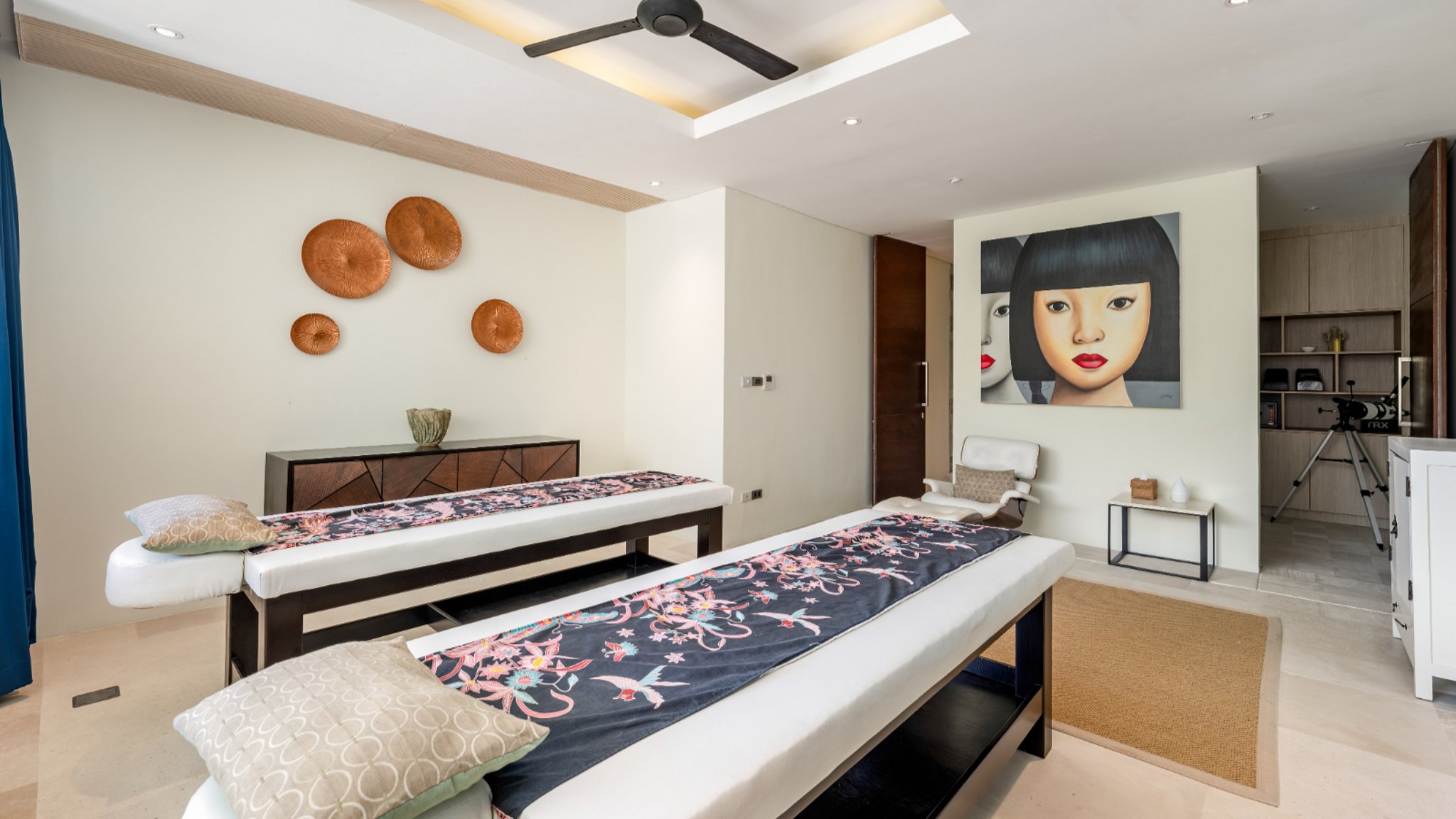 samujana-villa-22-v22-spa-treatment-room-695f7747deba4