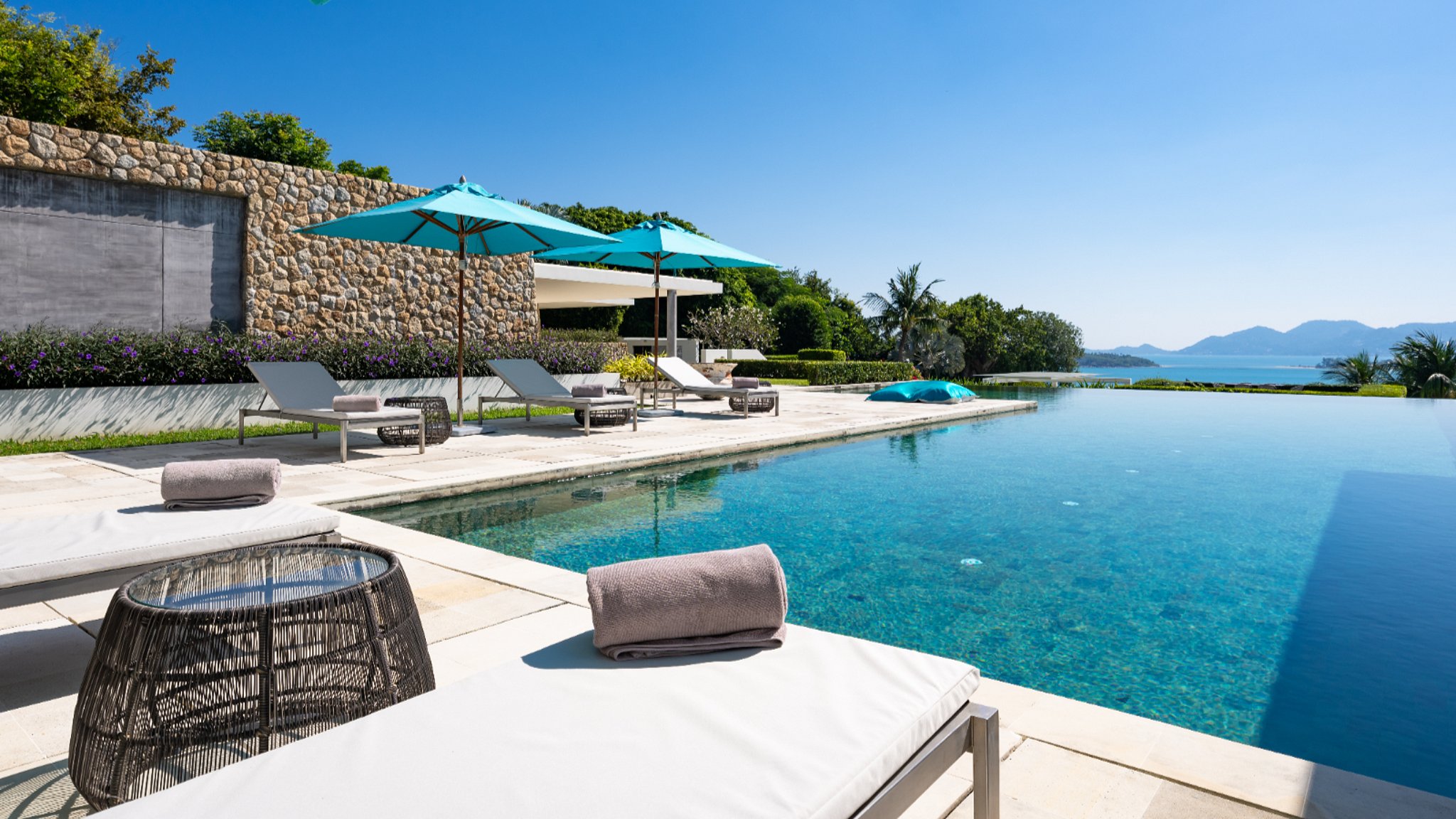 samujana-villa-22-v22-sun-loungers-695f773496ea2