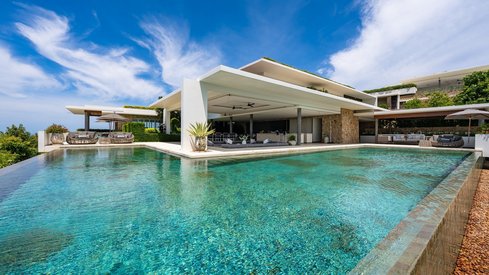samujana-villa-28-v28-infinity-pool-6911a58ba7e1f