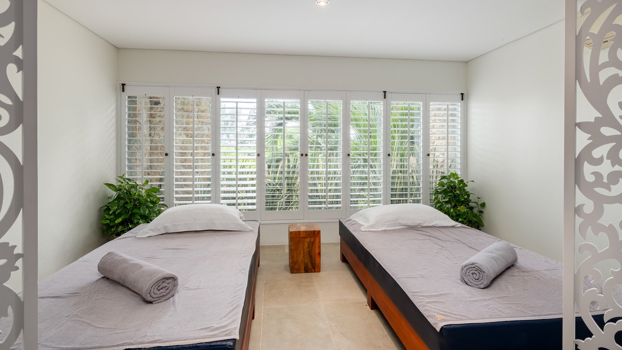 samujana-villa-28-v28-spa-treatment-room-6911a5b5a4afa